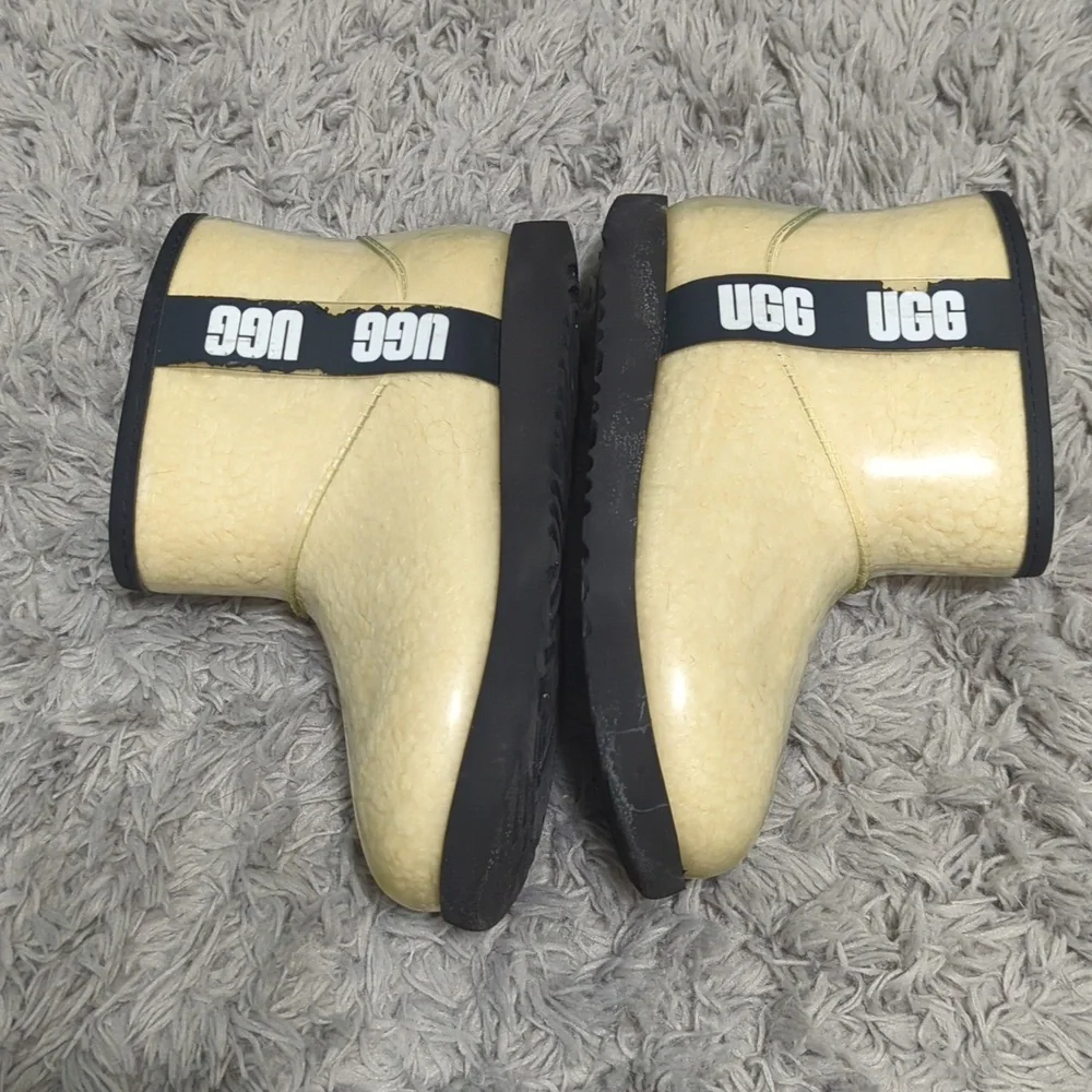 UGG classic mini